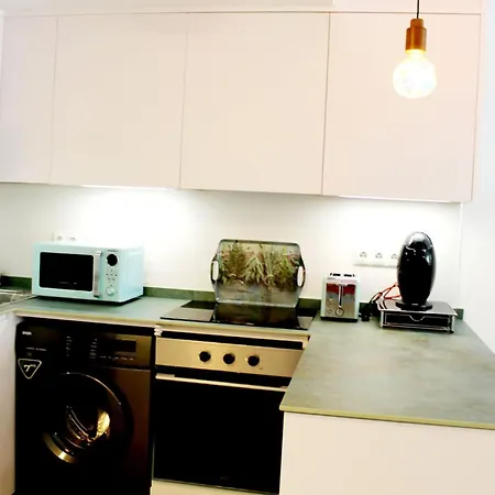 Modern And Cozy Just Steps From Locos *