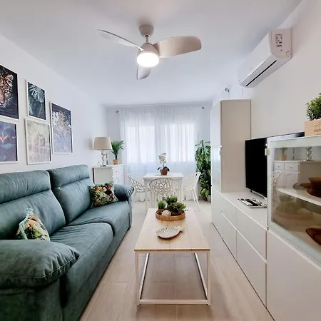 Modern And Cozy Just Steps From Locos Τορεβιέχα