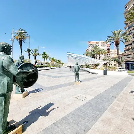 Modern And Cozy Just Steps From Locos Τορεβιέχα